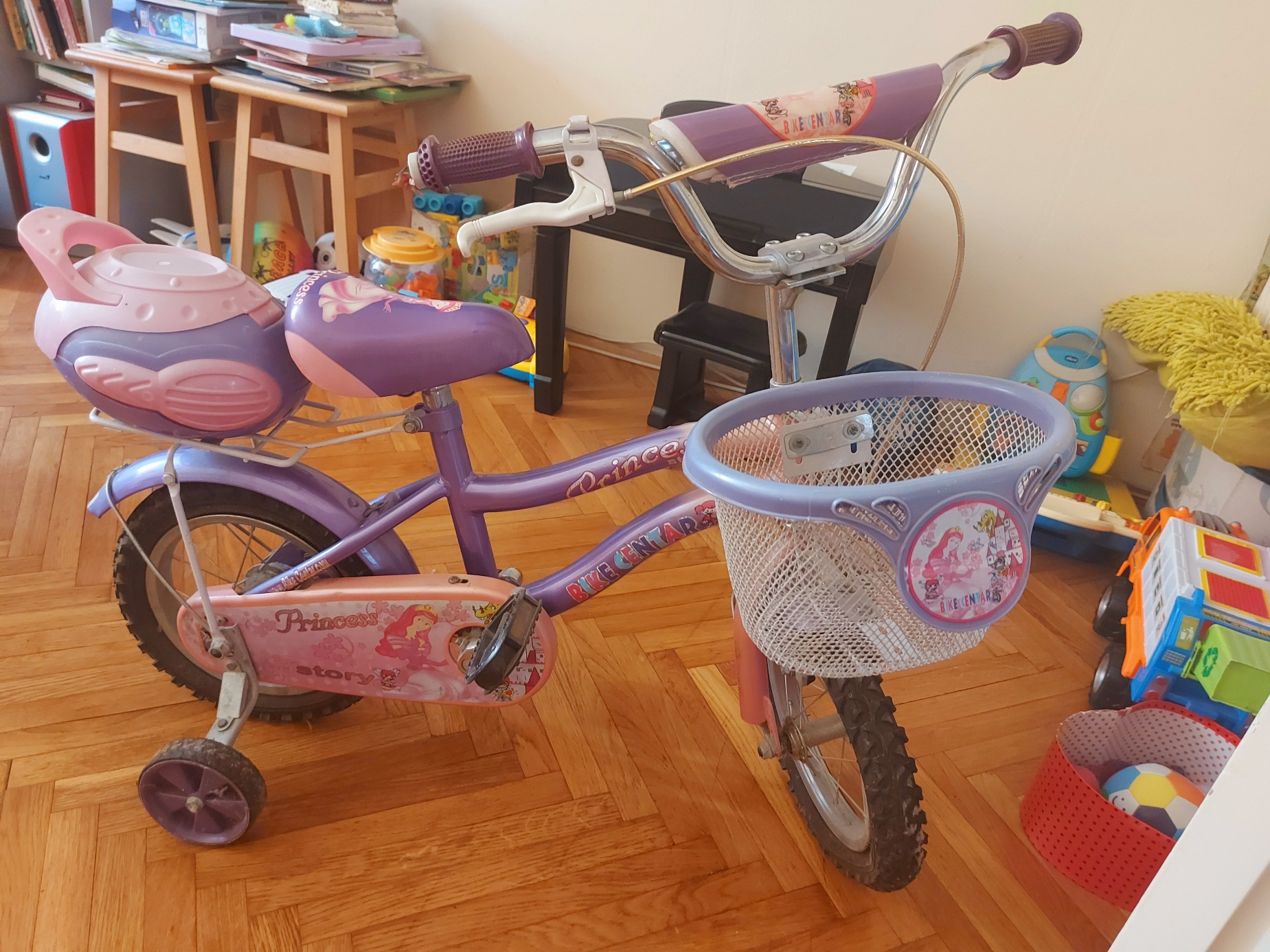 Deciji bicikl sa pomocnim tockovima
