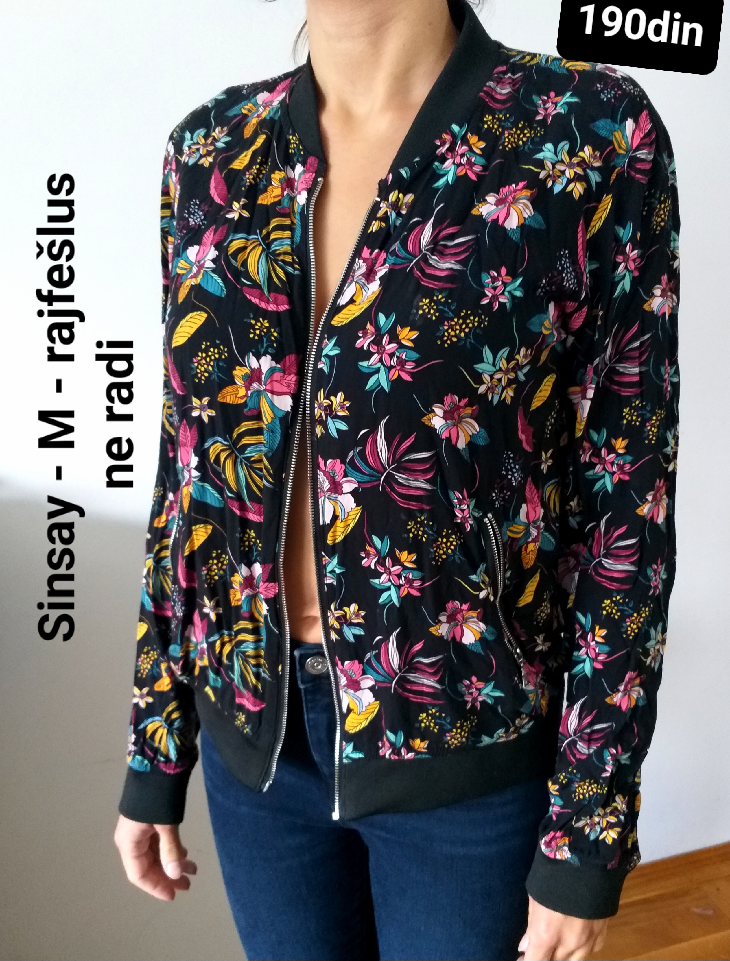 Sinsay crna trenerka jaknica cvetna M/38
