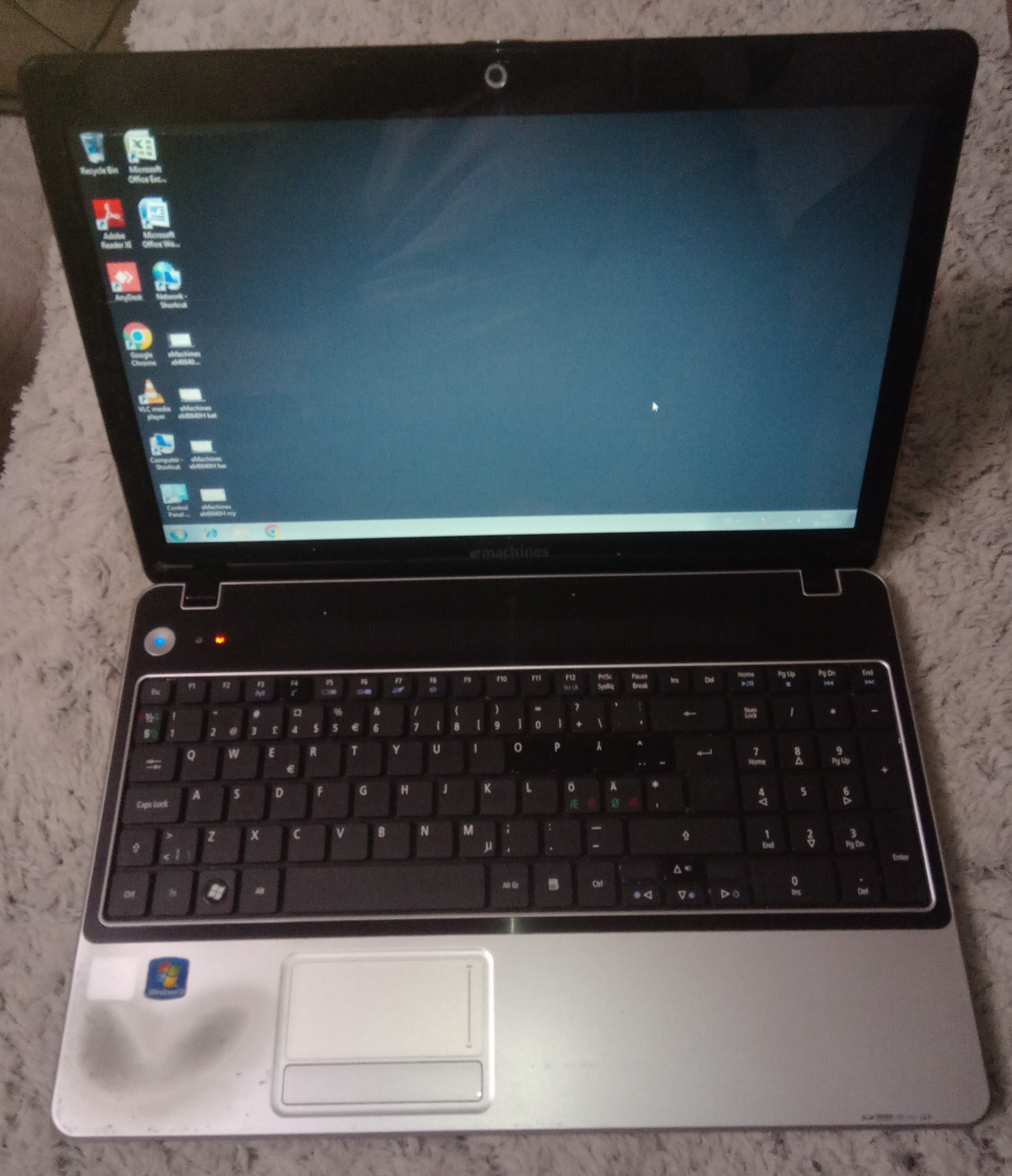 Laptop eMachines eME640H/Athlon X2/3gb ddr3/bat 2h