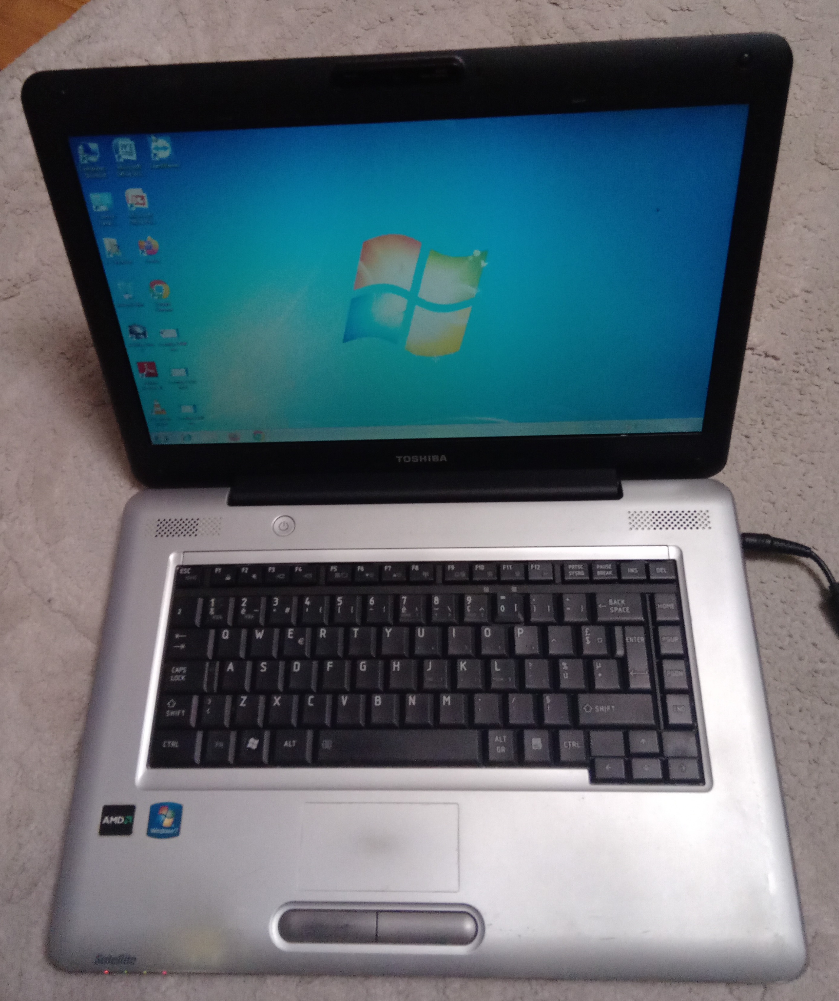 Laptop Toshiba L450/AMD X2/4gb ddr2