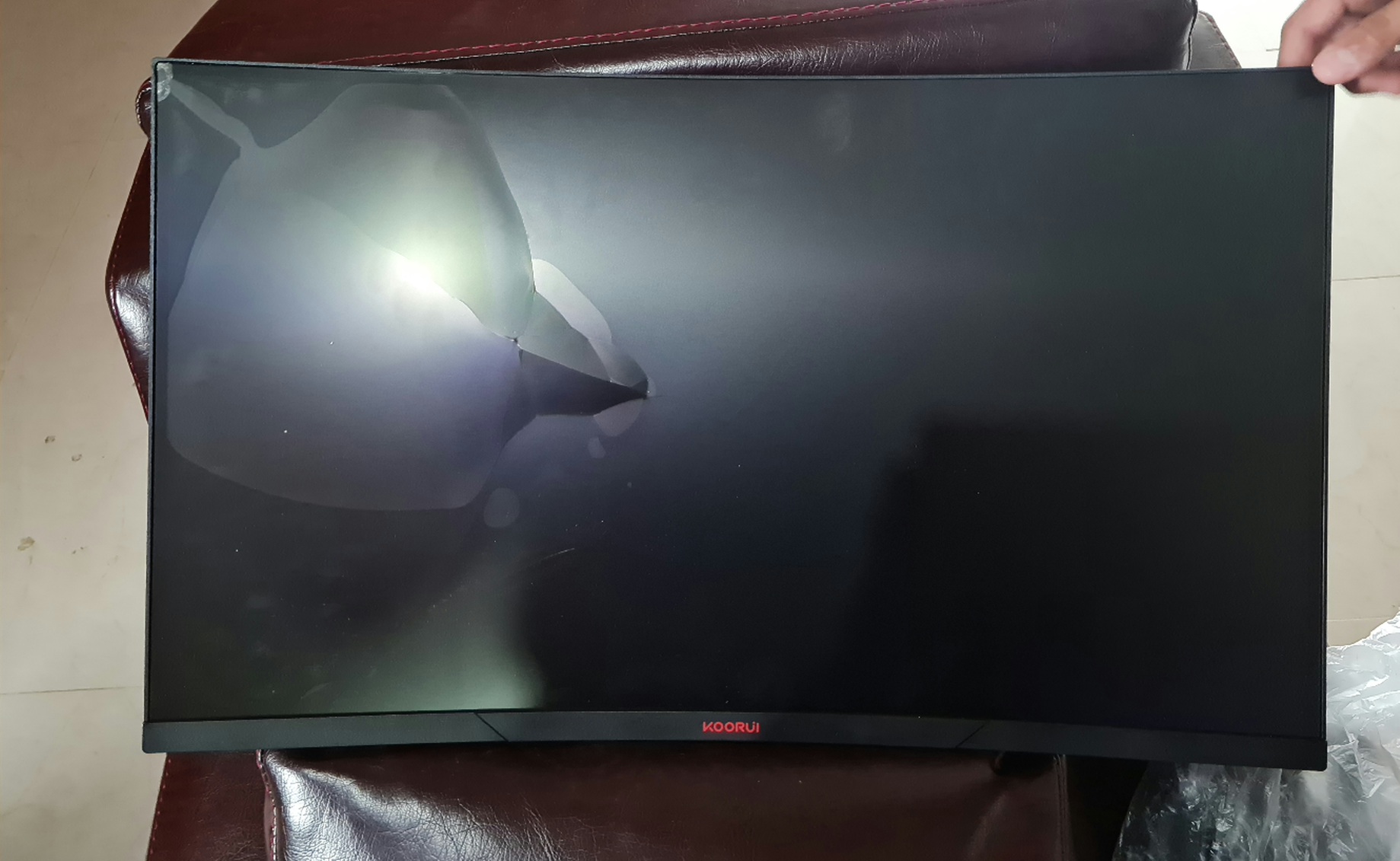 Nov ne koriscen monitor 27` sa slomljenim ekranom