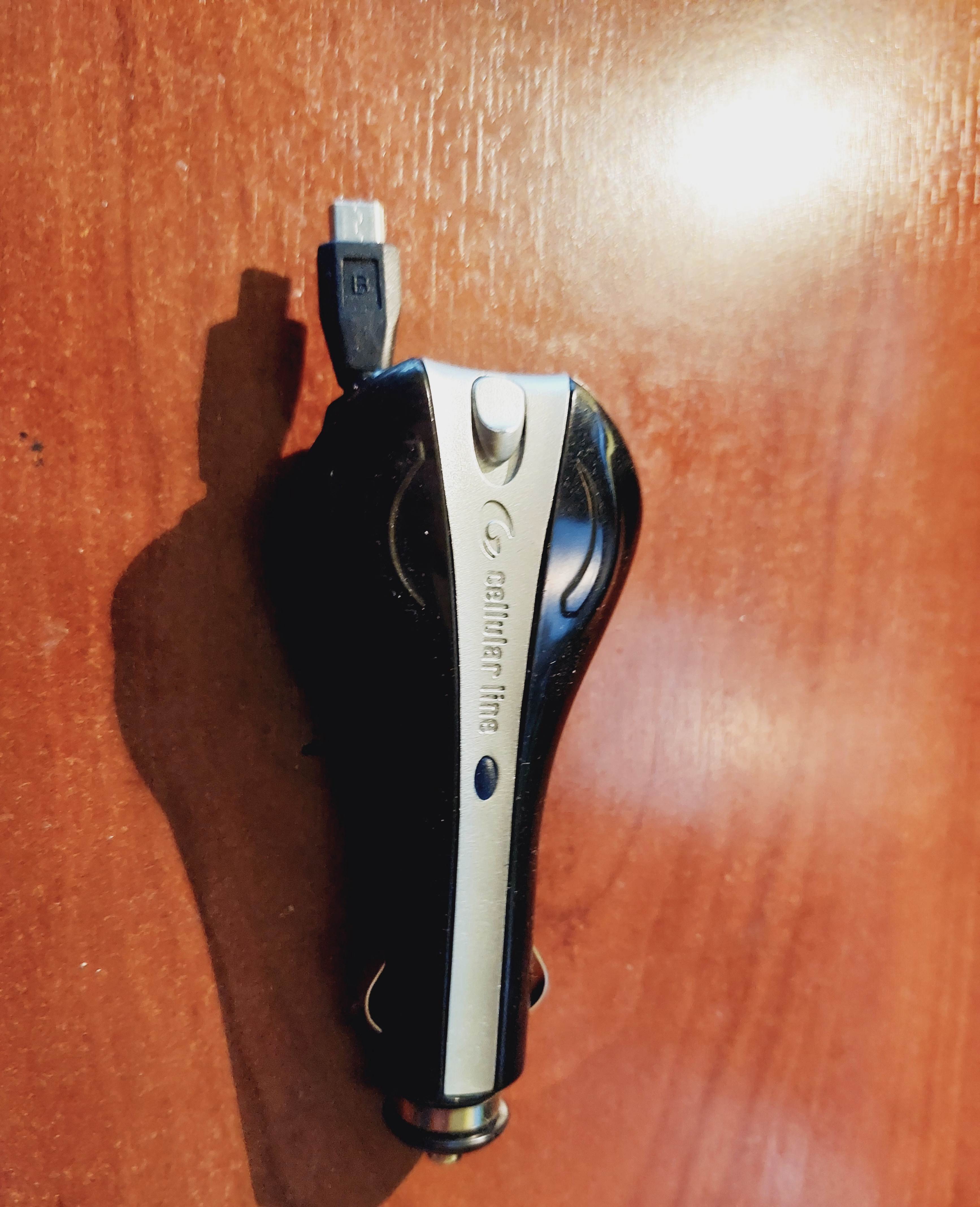 Auto punjac Cellular Line USB micro prikljucak
